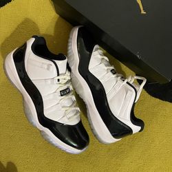 Jordan 11 Low Iridescent USED 9/10 Size 11