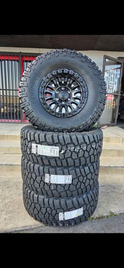17" FUEL RINCON w/ 35" Cooper RT tires