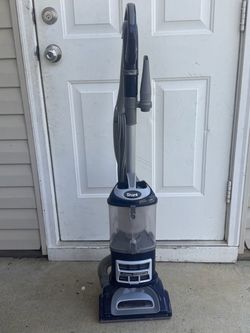 Shark Navigator Lift-Away Deluxe NV360 Vacuum