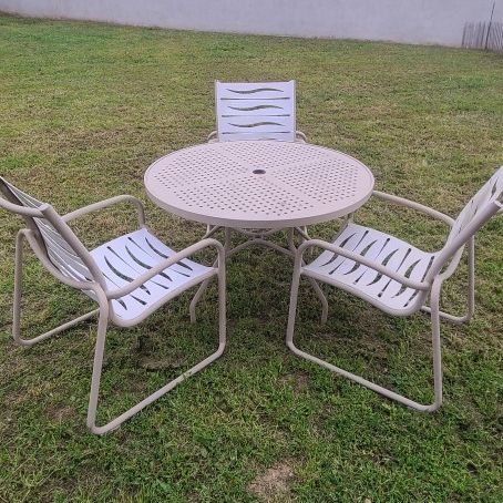 Commerical Tropitone Patio Chairs And Table