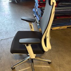 White Desk chair w/ blk mesh back and black cushion seat
