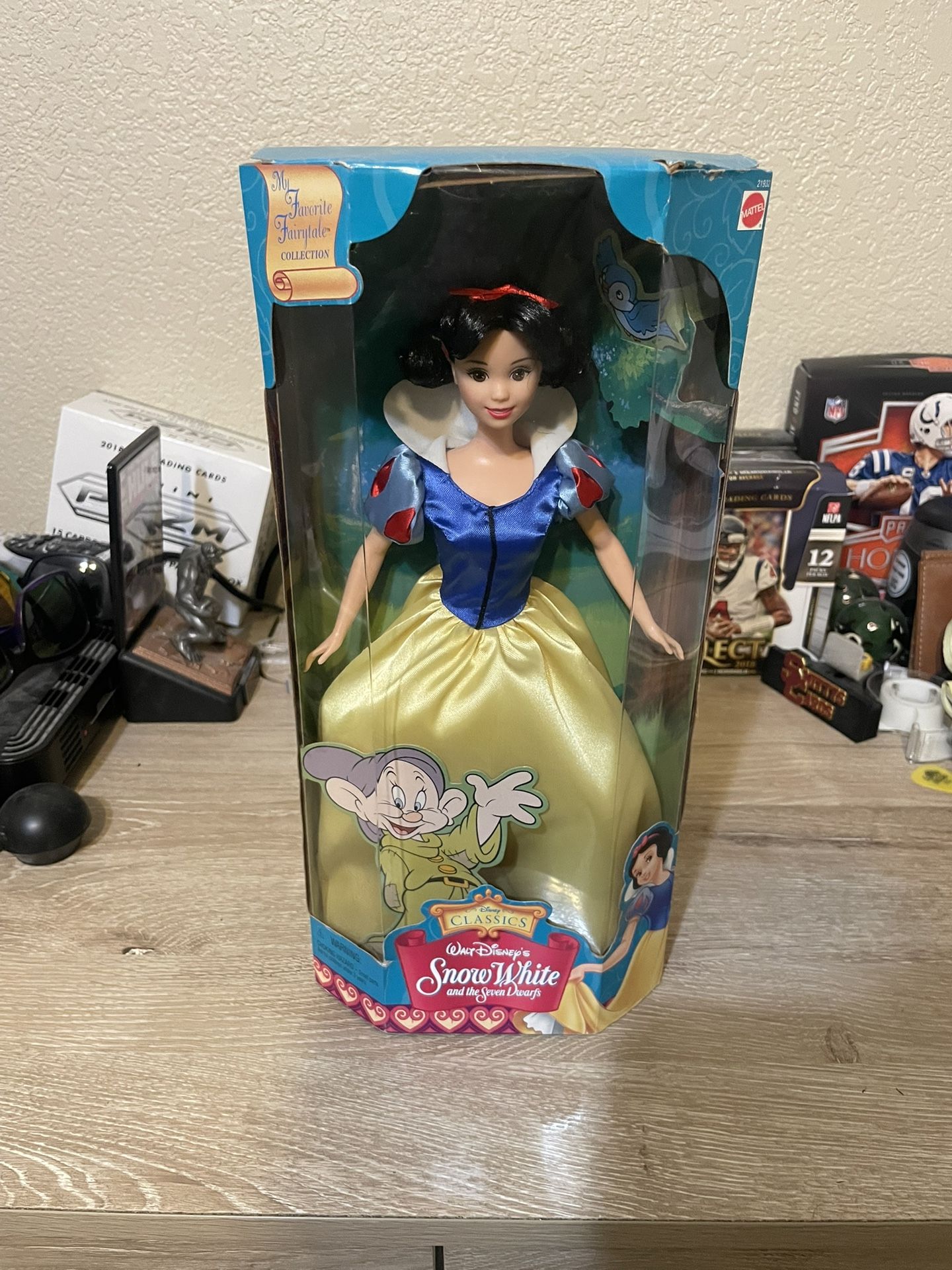 Walt Disney Snow White Barbie 1998 Never Opened
