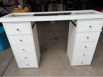 Vanity drawers and top but missing glass take as is