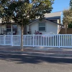 4ft Hx 8ft W Premium Quality PVC Vinyl Yard and Pool Fence