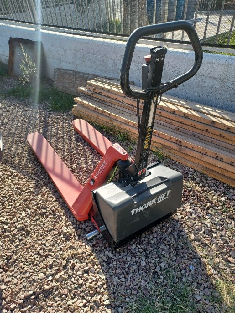 Electric Pallet Yack