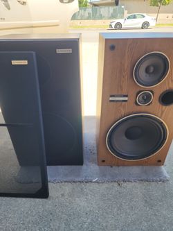Pioneer home speakers..cs-g303. 120 watts Fontana
