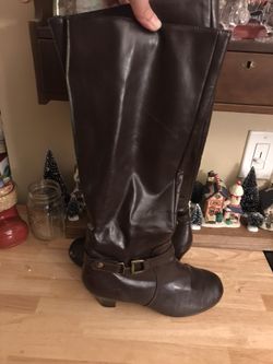 New size 9.5 women’s boots