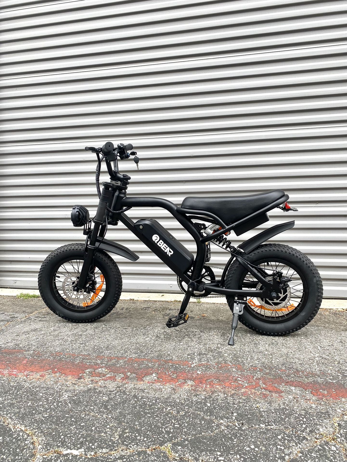 Qbear K6 E-bike. Perfect size for adults and teens. Seat height 27inch which is suitable for height of 4’8” to 6’2” Qbear eBike four colors available.