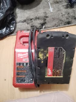Milwaukee M12 Battery Charger with Battery
