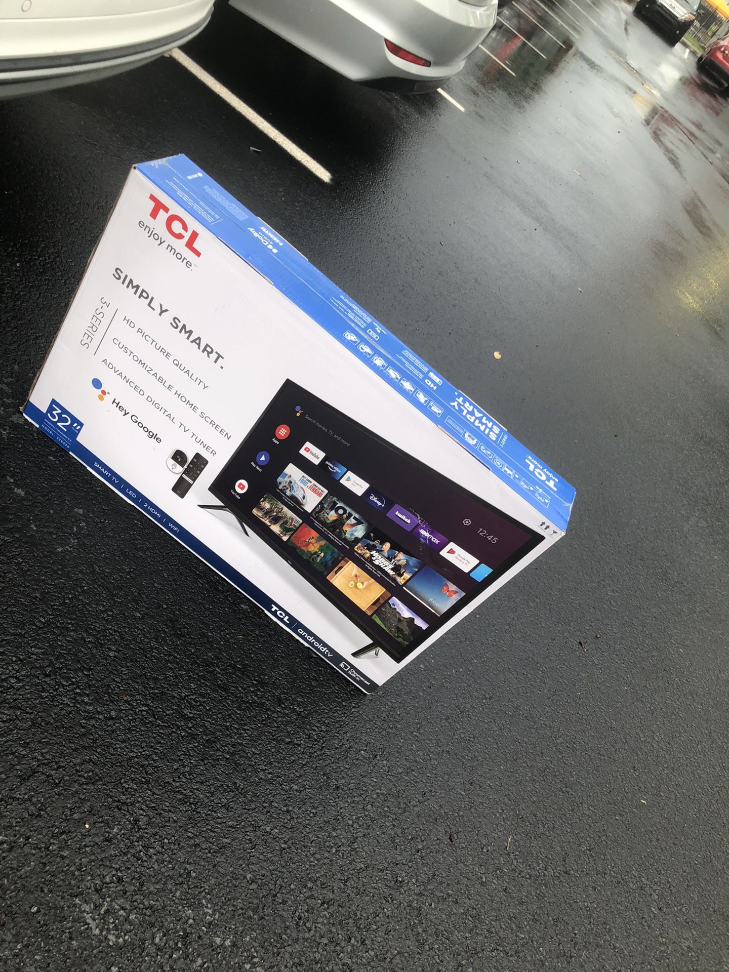 TCL Flatscreen TV 32”