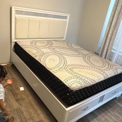 Cama Queen Y Accesorios. Nueva 