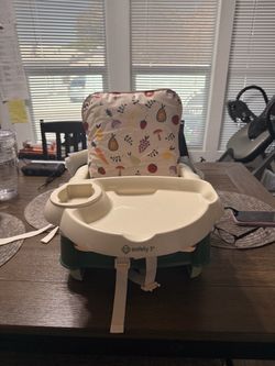 Safety 1st Booster Seat with Tray
