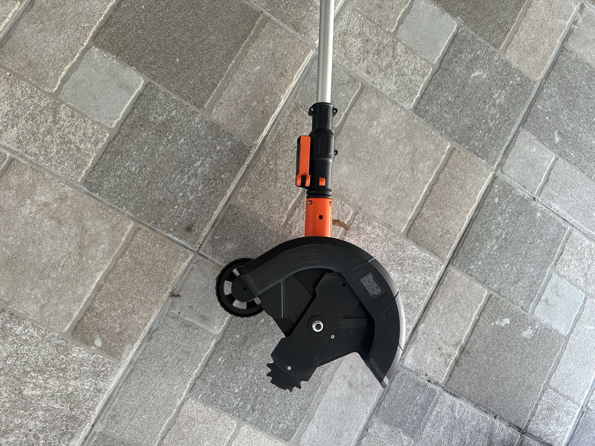 battery powered blade lawn edger machine