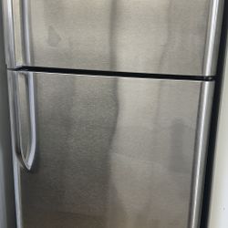 Frigidaire Stainless 18 CF Refrigerator! 30-Day Warranty! Delivery Available Same Day! 