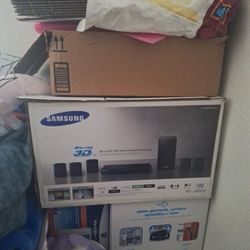 Samsung Blue Ray DVD And Speakers 