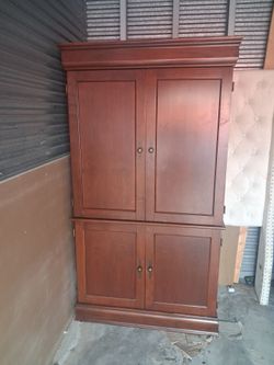 Cabinet/ Entertainment center