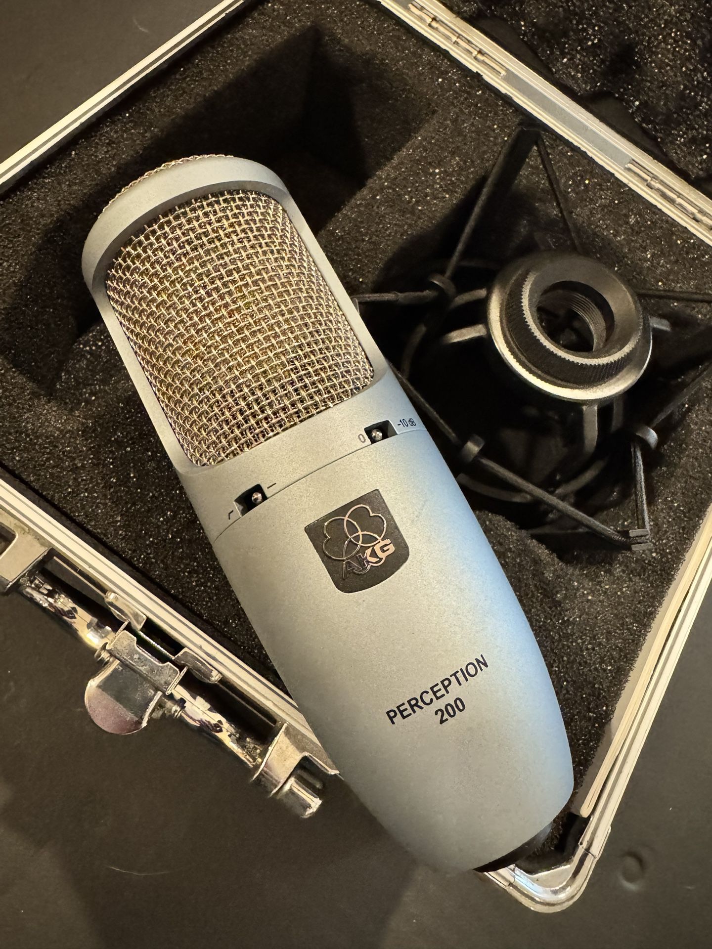 AKG Perception 200 Studio microphone