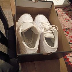 Men's Size 11 Air Jordon 1 Low, Triple White