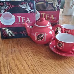 Top That TEA POT, CUPS AND BOOK IN BOX
