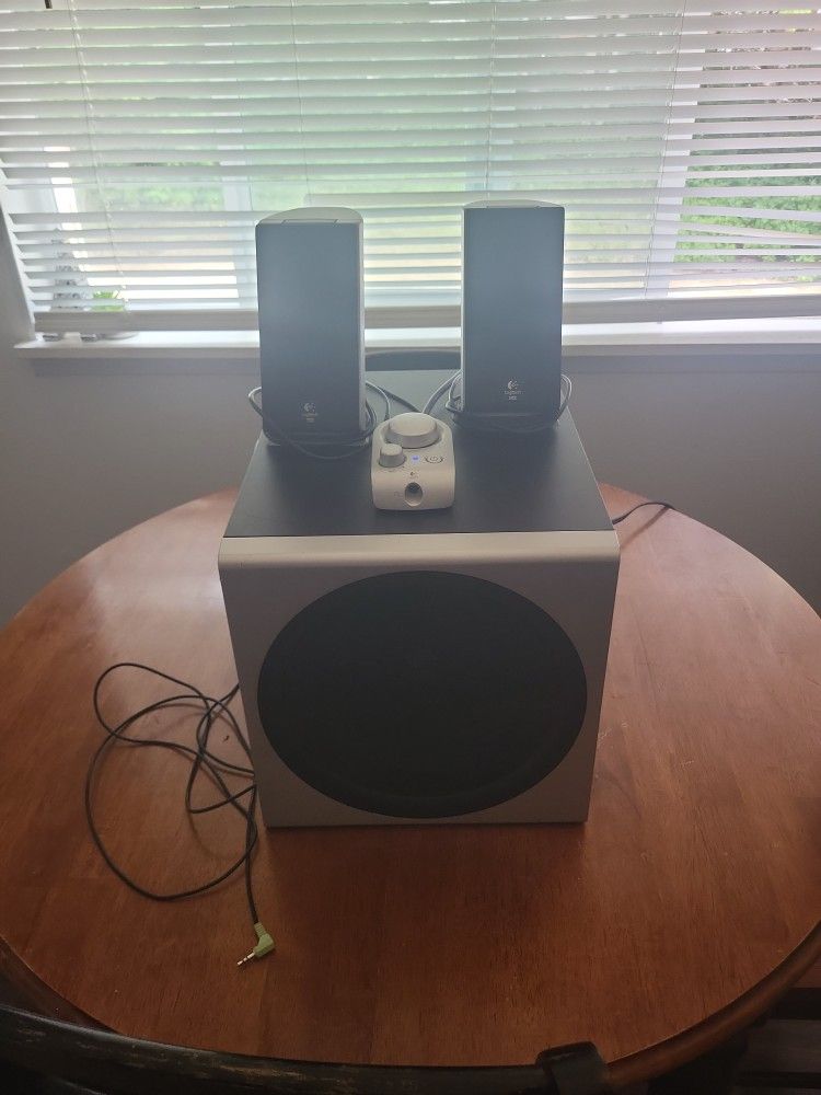 Logitech Z - 2300 Computer Sound System