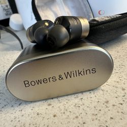 Bowers & Wilkins Pi7 Headphones + Travel Case