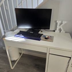 Ikea Micke Office Desk, Hardly Used