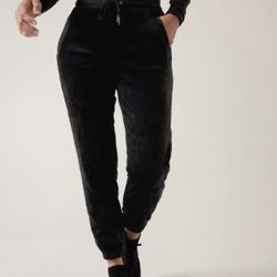 Athleta Cozy Karma Warm Black Fuzzy Recover Jogger Pants. Size S. Retails $ 98