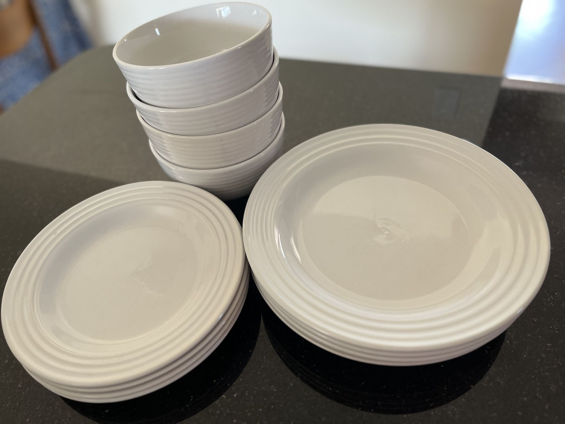 12 Piece Dinnerware