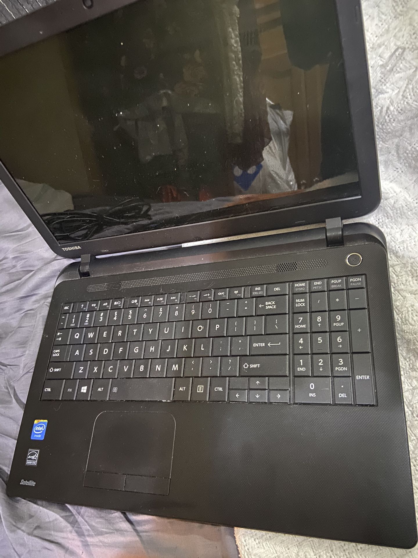 Toshiba laptop w/ webcam and charging cord