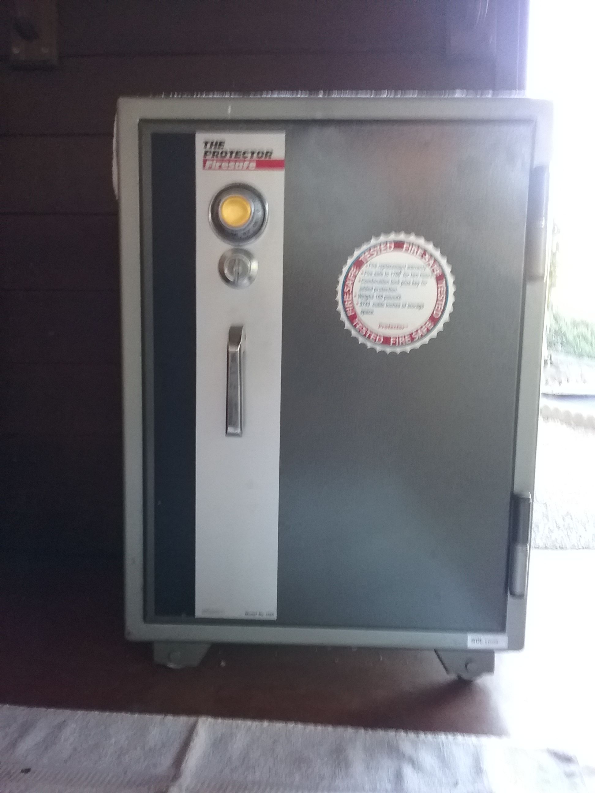 Sisco FIRE Safe - The Protector- Model 1060- Combination & Key Lock