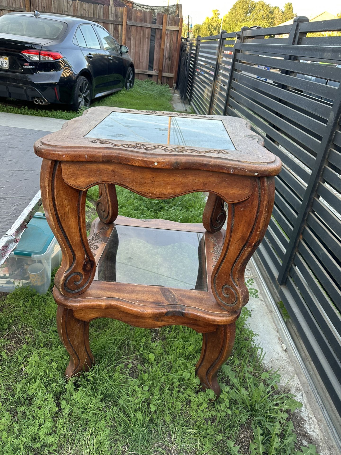 VINTAGE PAIR OF CENTER TABLES FOR 60$ Both - 30$ Each deal