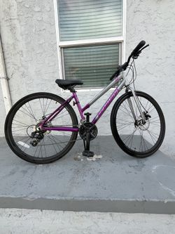 Schwinn Circuit 700c/28" Hybrid Bike