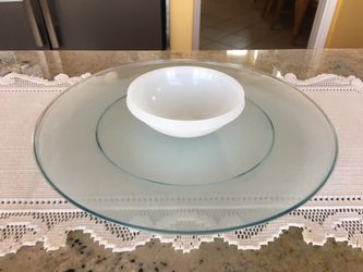 3 piece Tupperware Chip & Dip Server set. Lifetime warranty from Tupperware company. Made in the USA. Great condition