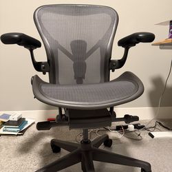 Office Chair Herman Miller Aeron Size B in like new condition