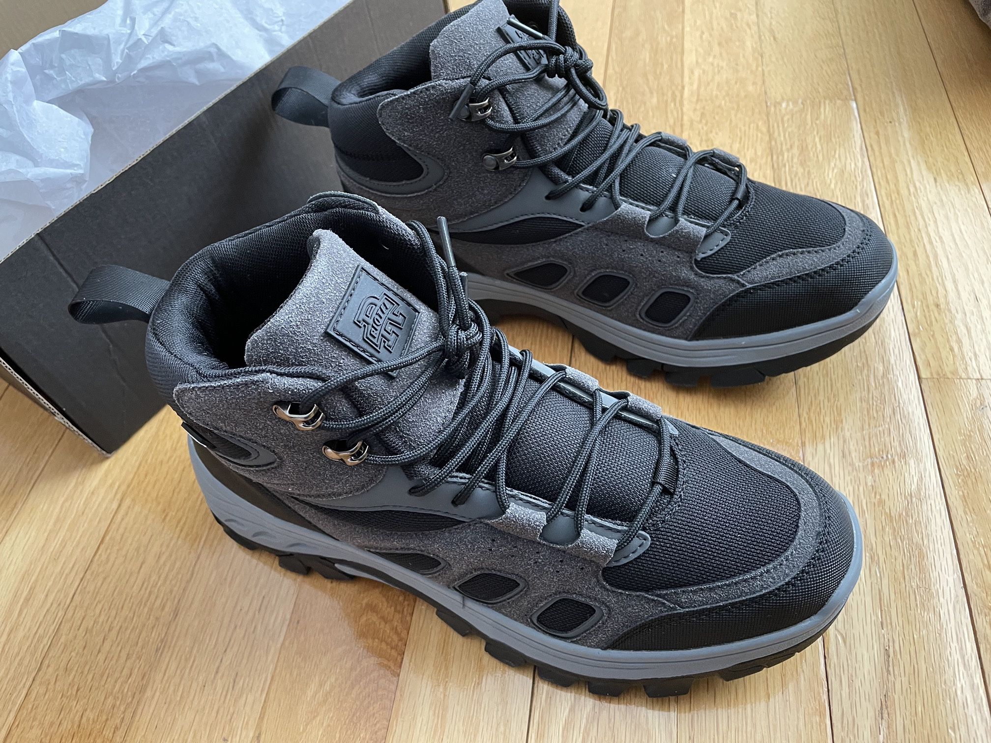 NEW Men's Hiking Shoes, Lightweight Work Boots Size 10