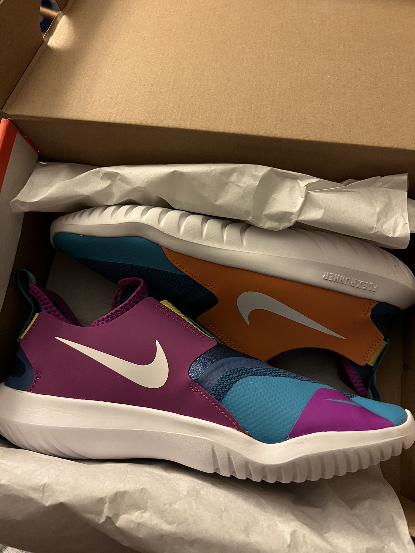 Nike Flex Runner sneakers size 7Y