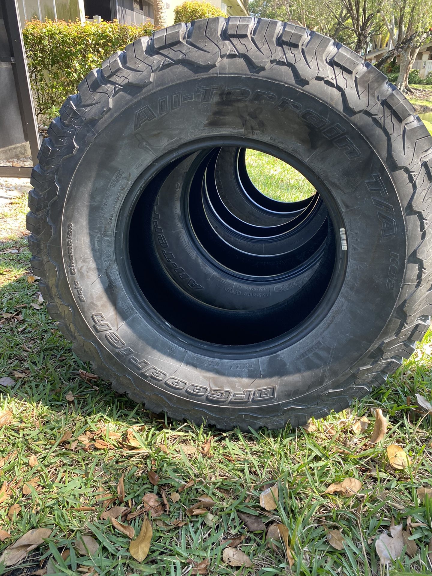 Tire 315/70 r17 all-terrain for Sale in Pompano Beach, FL - OfferUp