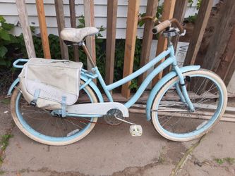 Girls Bike With Saddle Bags 