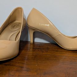 Beige size 8 heals