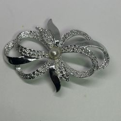 Silver Tone Rhinestone Brooch 