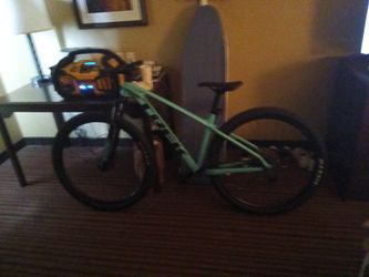 Trek Marlin 7 29er 2022 Hydraulic Brakes ...2 Weeks Old Medium Frame