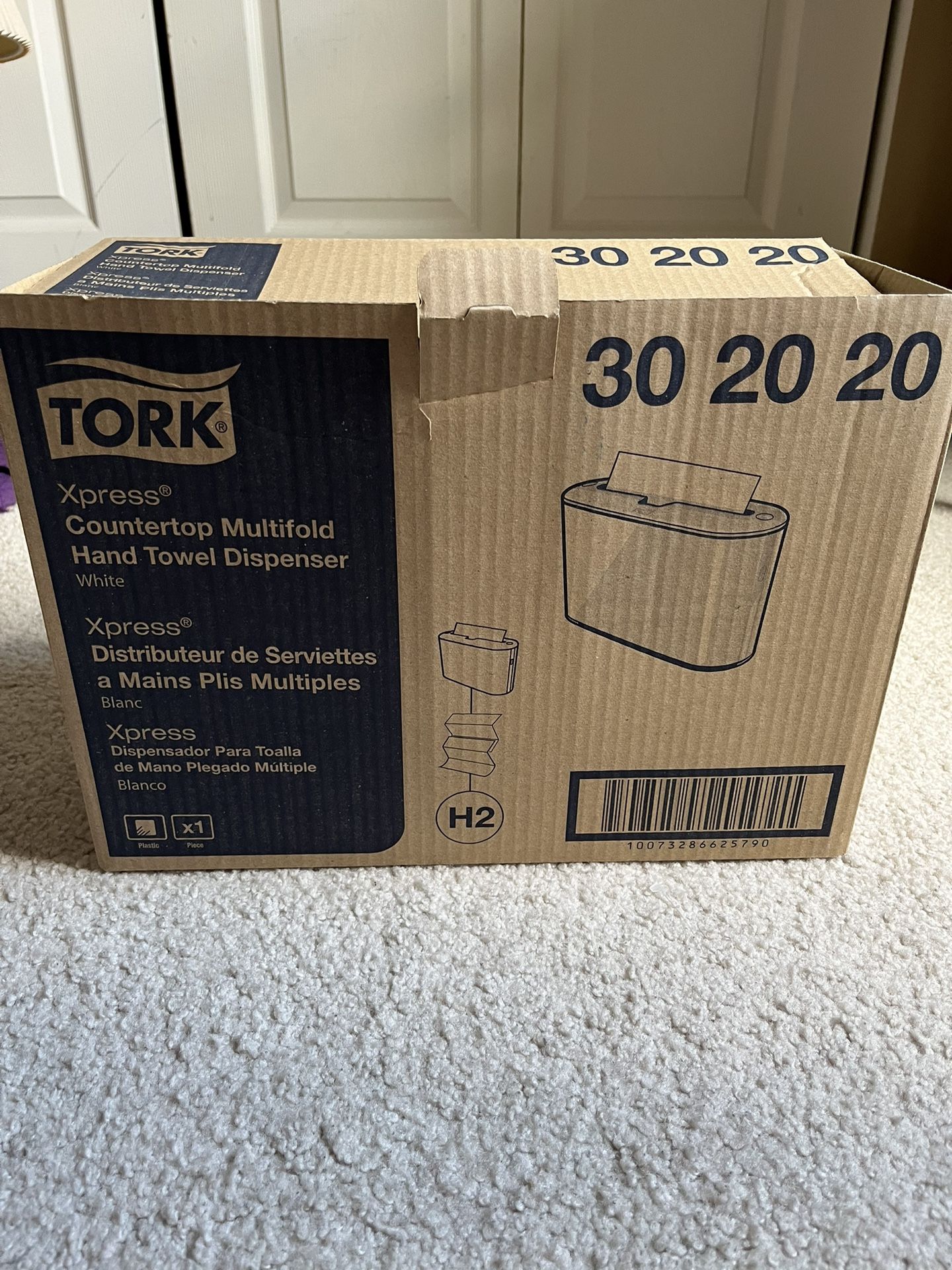NEW - TORK multifold White Plastic Paper Towel dispenser
