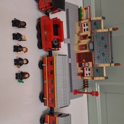 Lego Hogwarts Express and Hogsmeade Station 76423