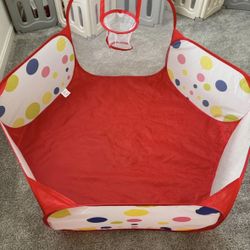 Ball Pit With Plastic Balls 