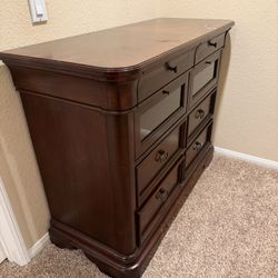 Used Dresser 8 Drawers Real Wood