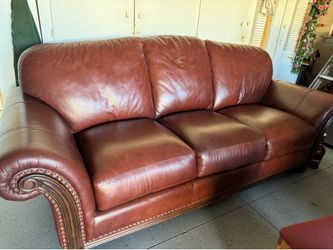 Traditional Leather Sofa with Nailhead Trim