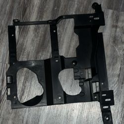 99-06 GMC Sierra 1500 Driver Side Headlight Bracket 
