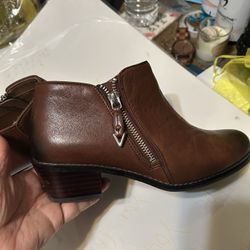 Vionic Brown Leather Bootie 6Wide