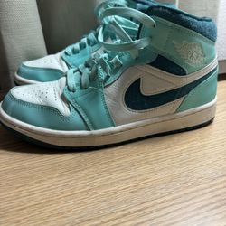 Jordan 1 Mids Chenelle bleached Turquoise
