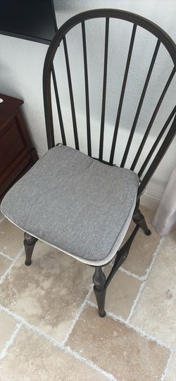 4 gray tie chair pads